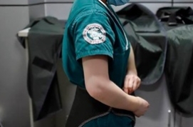 拍x光片的时候医生穿防护服为什么患者不需要穿